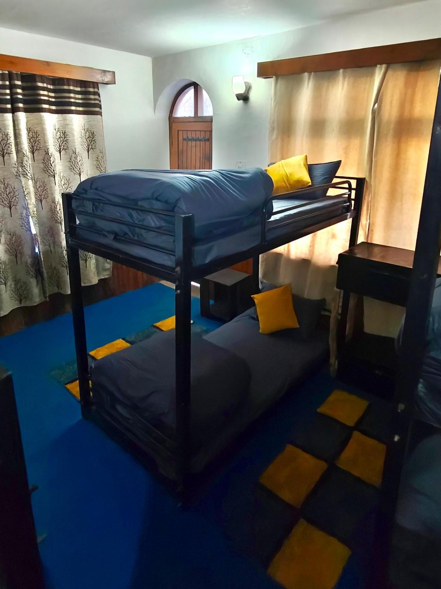 Basecamp Manaliホステル 部屋 写真
